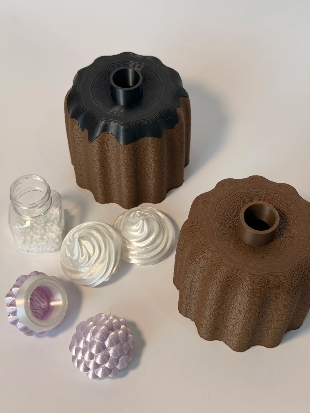 Phễu đổ hạt nhựa ủi HAMINI hỗ trợ gom và phân loại hạt hình canelé, ảnh 3