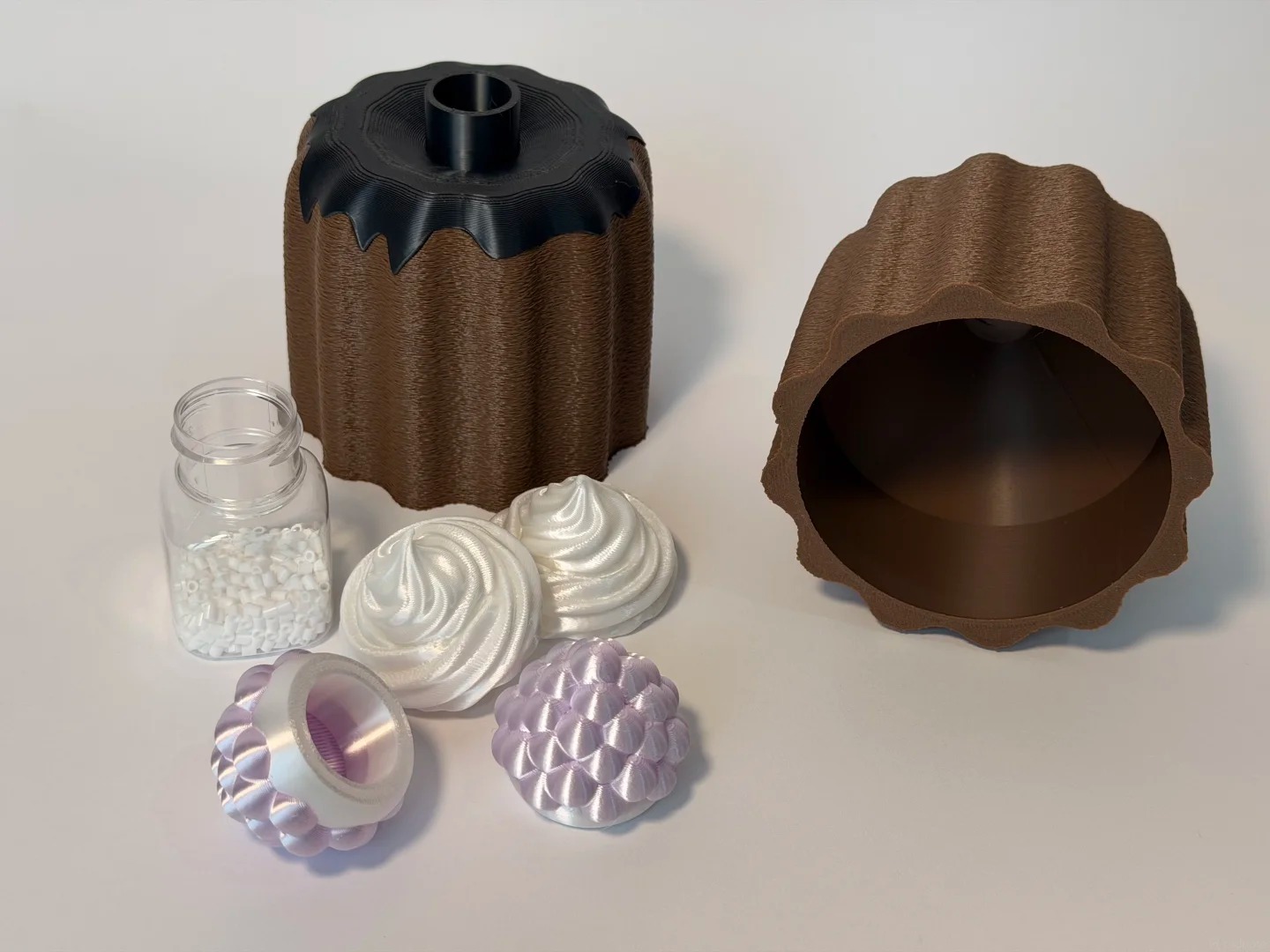 Phễu đổ hạt nhựa ủi HAMINI hỗ trợ gom và phân loại hạt hình canelé, ảnh 2